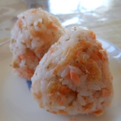 momotarouさん、今日は～♪
桜エビ見えにくいですが、入ってますよ～
自家製の鮭フレークたっぷり加え、美味しく食べました♪
ご馳走様でした(*^_^*)
